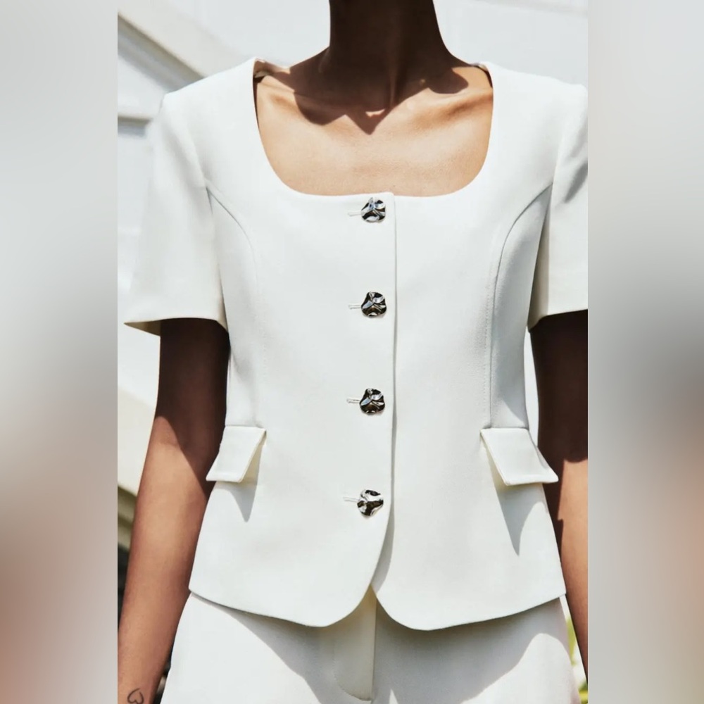 Elegant White Blazer with silver Buttons